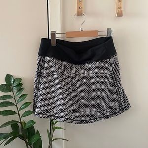Lululemon skirt skort size 4 black and white pattern